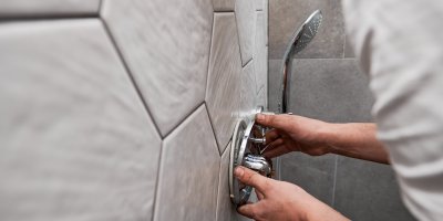 Instalace koupelnové baterie