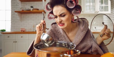 Ženě se nepovedla polévka