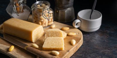 Marcipán na prkénku, okolo mandle