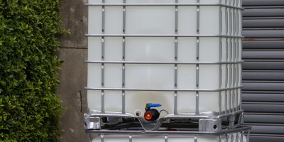 Nádrž na vodu s kohoutkem