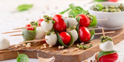 Špízy s mozzarellou