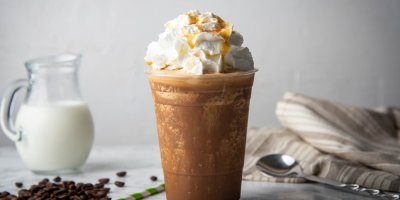 Ledové karamelové frappé