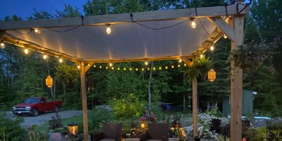 Dřevěná pergola se světýlky