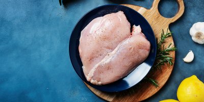 Kuřecí maso na talíři