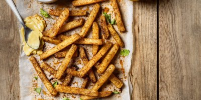 Kedlubnové hranolky na pečicím papíru