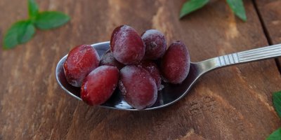 Mražené hrozny na lžíci
