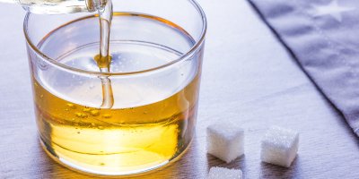 Glukózový sirup ve sklenici