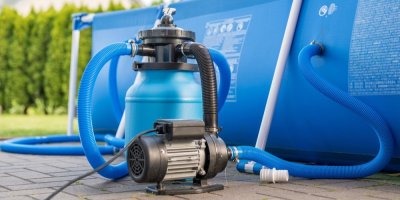 Filtrační systém u nafukovacího bazénu
