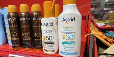 Opalovací krémy v obchodě