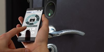 Odemykání dveří mobilem