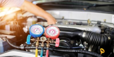Servis klimatizace v motoru auta