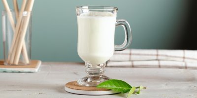 Kefír ve skleněné sklenici