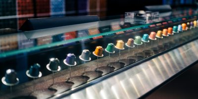 Kapsle do kávovaru v řadě