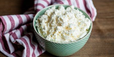 Tvaroh v zelené misce