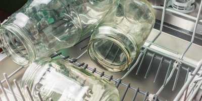 Sklenice v myčce