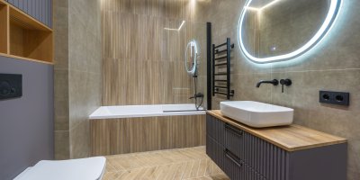 Moderní koupelna s vanou