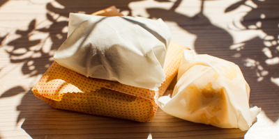 Svačina zabalená ve voskovaných ubrouscích