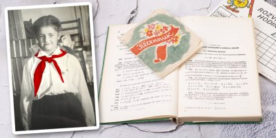 Dívka s červeným šátkem na černobílé fotografii, ruská učebnice matematiky, starý rozvrh hodin