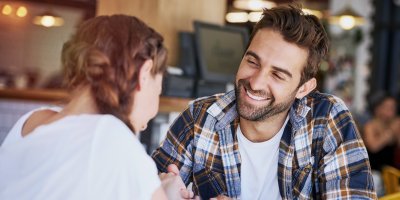 Mladý pár na rande