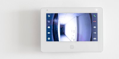 Kamera s pohledem na chodbu