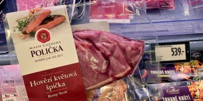 Balený hovězí steak v supermaketu