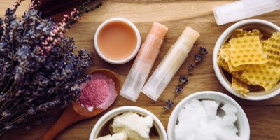 Ingredience na výrobu domácího balzámu na rty