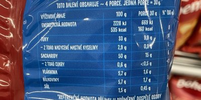 Etiketa na obalu brambůrků