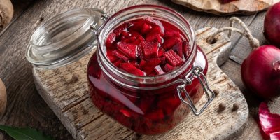 Nakládaná řepa ve sklenici