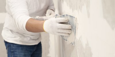 Úprava zdi špachtlí