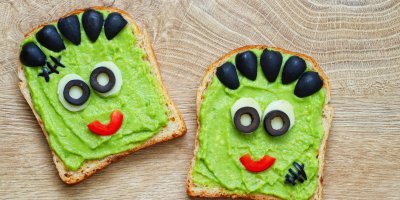 Toasty s avokádem a obličeji