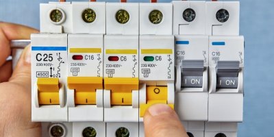 Elektrické spínače a jističe