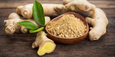 Zázvor a prášek z něj