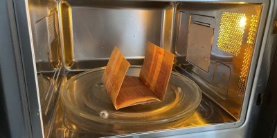 Příprava popcornu v mikrovlnné troubě