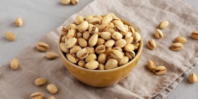 Pistácie v misce