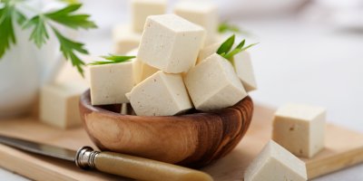 Čerstvé tofu nakrájené na kostky