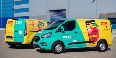 Dvě dodávky společnosti Billa