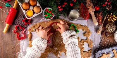 Vykrajování cukroví z těsta