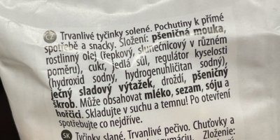 Zadní strana obalu solených tyčinek