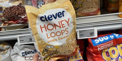 Snídaňové cereálie Clever Honey Loops v produktovém obalu