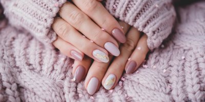 Minimalistické vánoční nehty 