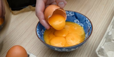Žloutky v misce
