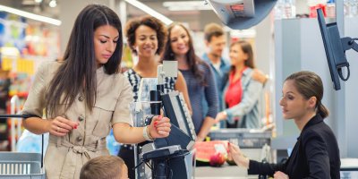 Fronta v obchodě u pokladny