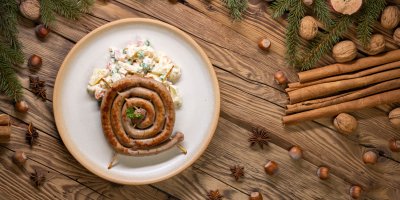 Vinná klobása s bramborovým salátem