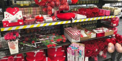 Valentýnské dekorace v prodejně TEDi