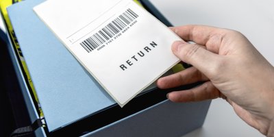 Lístek s nápisem return