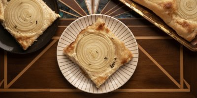 Recept na cibulový koláč z listového těsta 