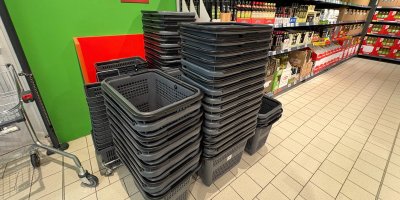 Nákupní košíky v supermarketu