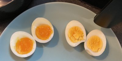 4 poloviny vařených vajec
