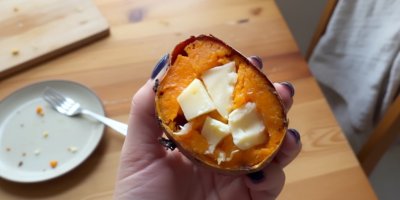 Batáty se sýrem uvnitř