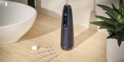 Ústní sprcha Sencor SOI 1310BL nabízí více režimů čištění i výměnné trysky pro různé potřeby
